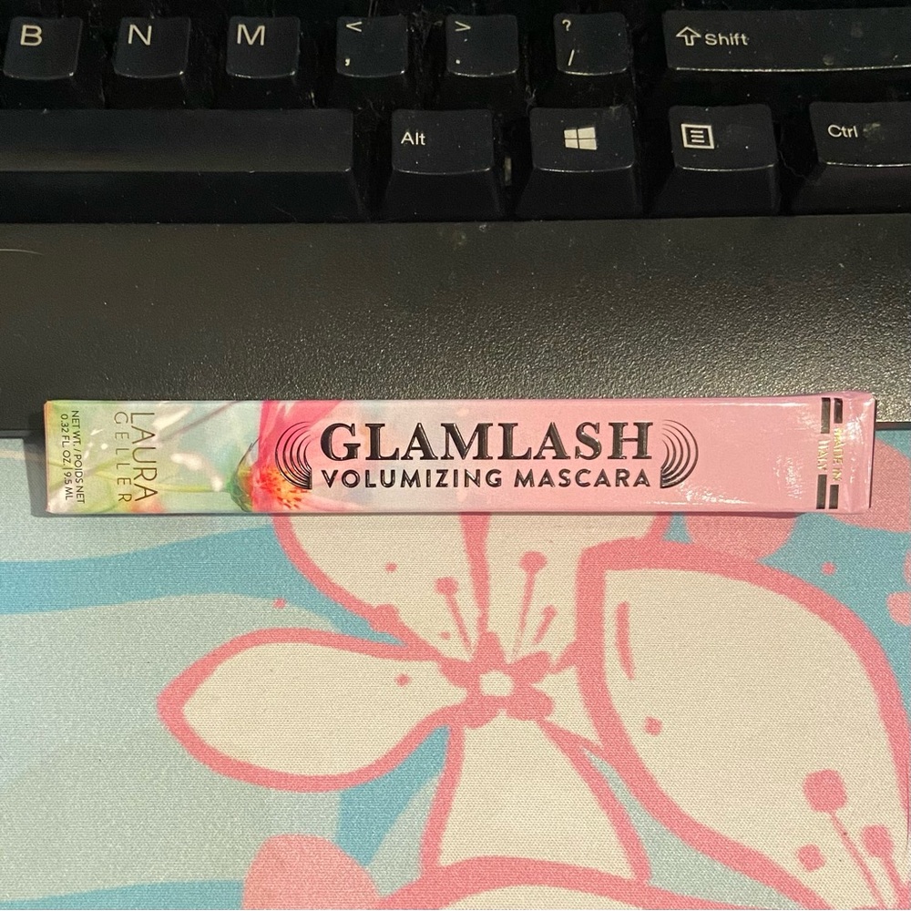 Laura Geller Glamlash Volumizing Mascara in Black